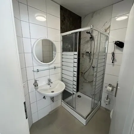 Ferienwohnung Uebernachtung By Tag Kassel Exterior foto