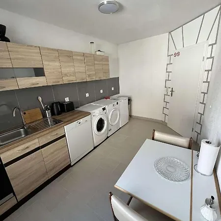 Ferienwohnung Uebernachtung By Tag Kassel Exterior foto